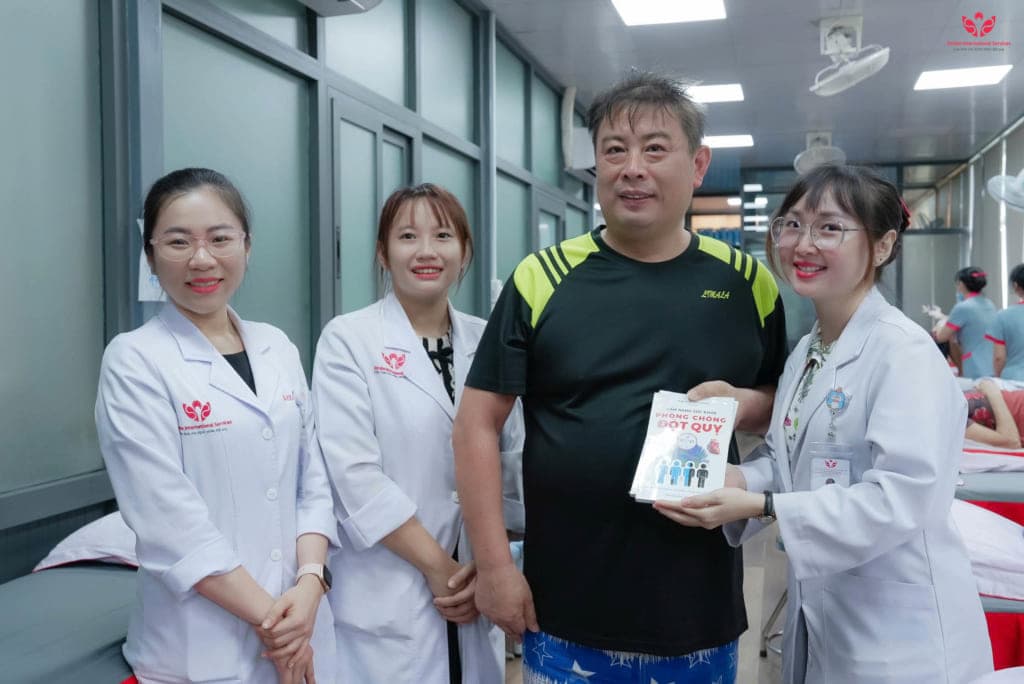 Người đàn ông Trung Quốc phục hồi ấn tượng sau 10 ngày điều trị tại S.I.S Cần Thơ